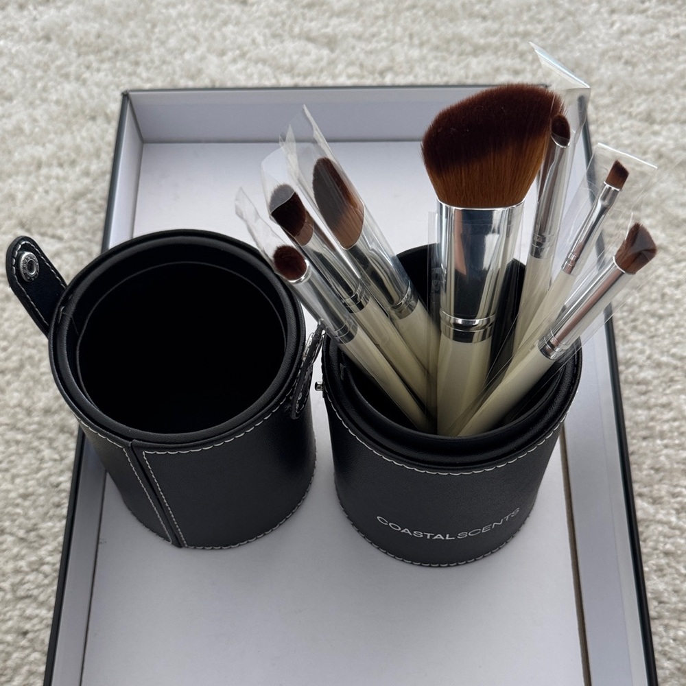 Coastal Scents Pearl Brush Collection with Black Holder, 7 Pieces